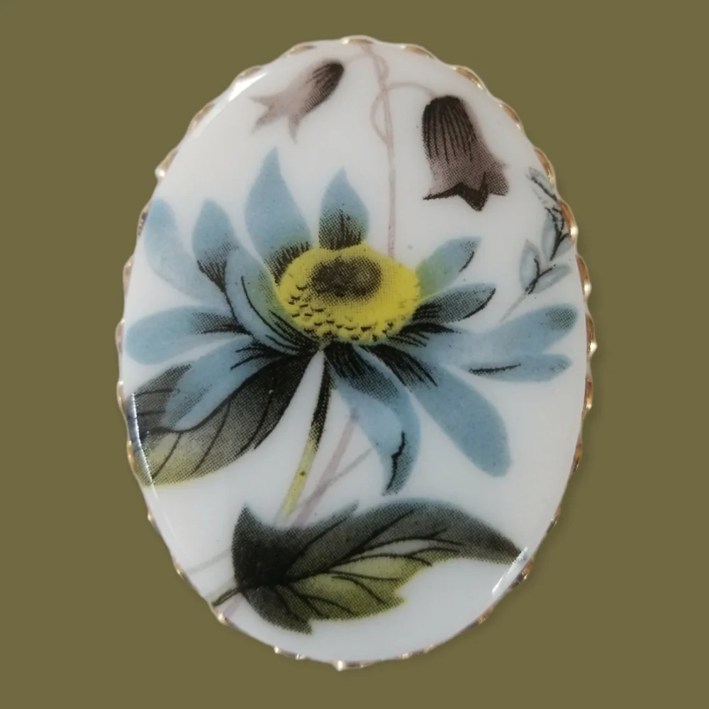 Vintage Mid Century Glass Cabachon Gold Tone Flower Brooch